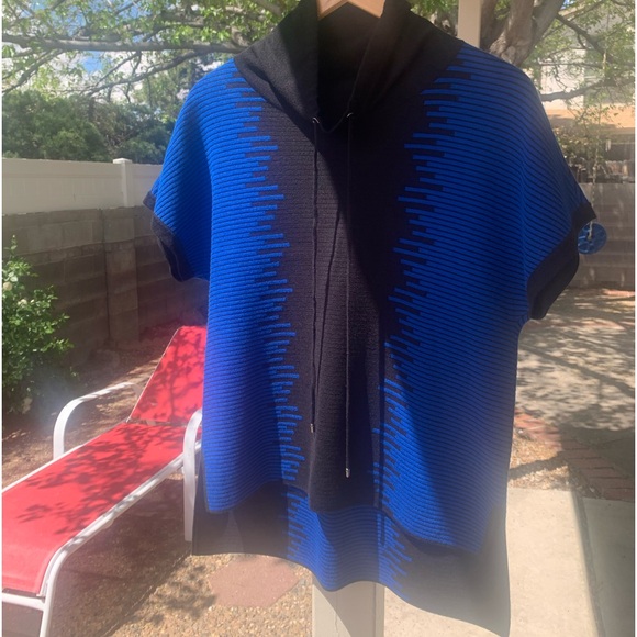 ST. JOHN knit top size P - Picture 1 of 15